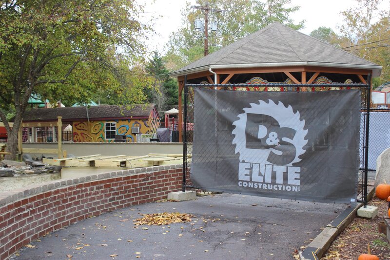 D&S Elite Construction work area sign at the Elmwood Park Zoo.